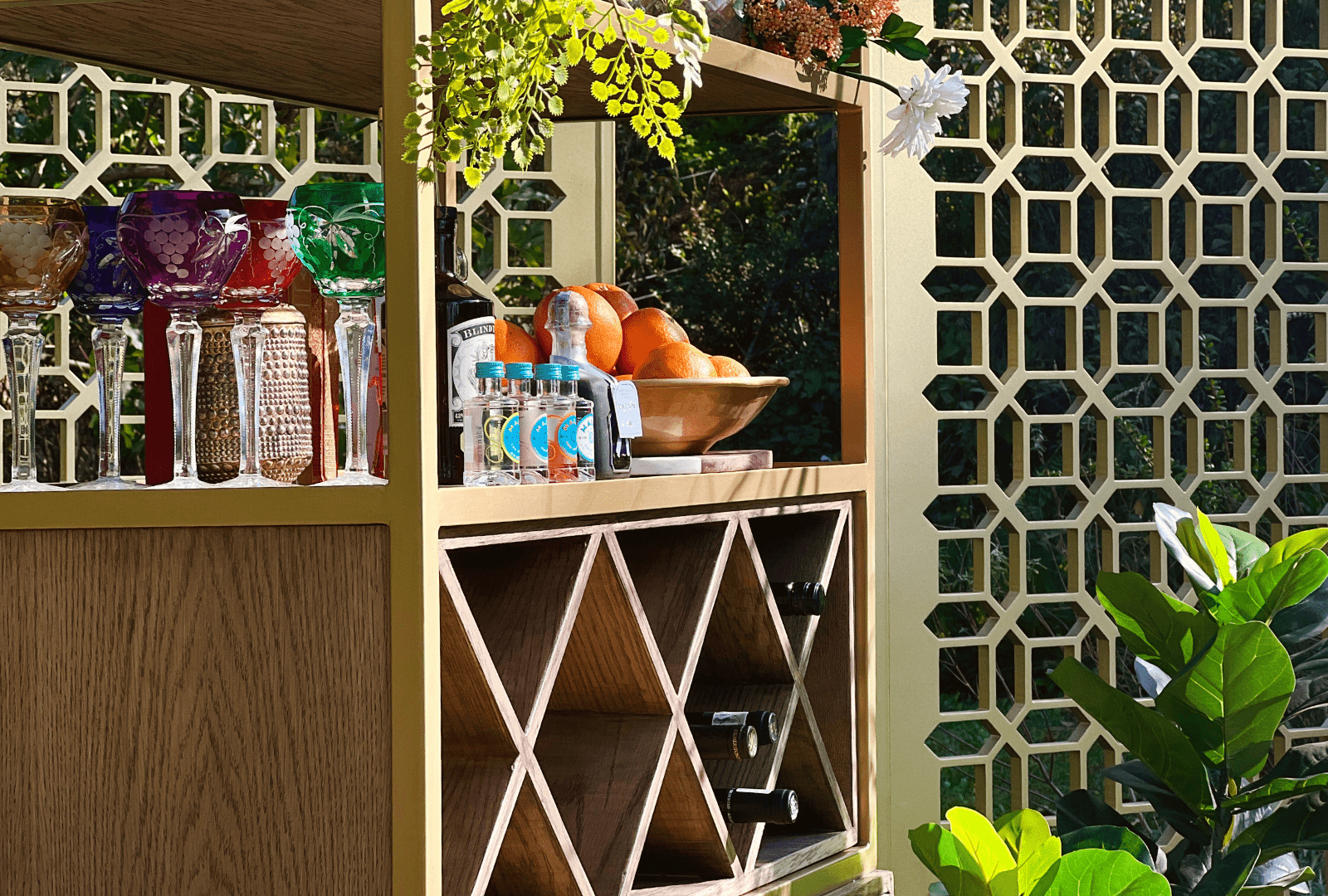 Designing the Perfect Home Bar: Crafting a Stylish and Functional Space for Entertaining in Style