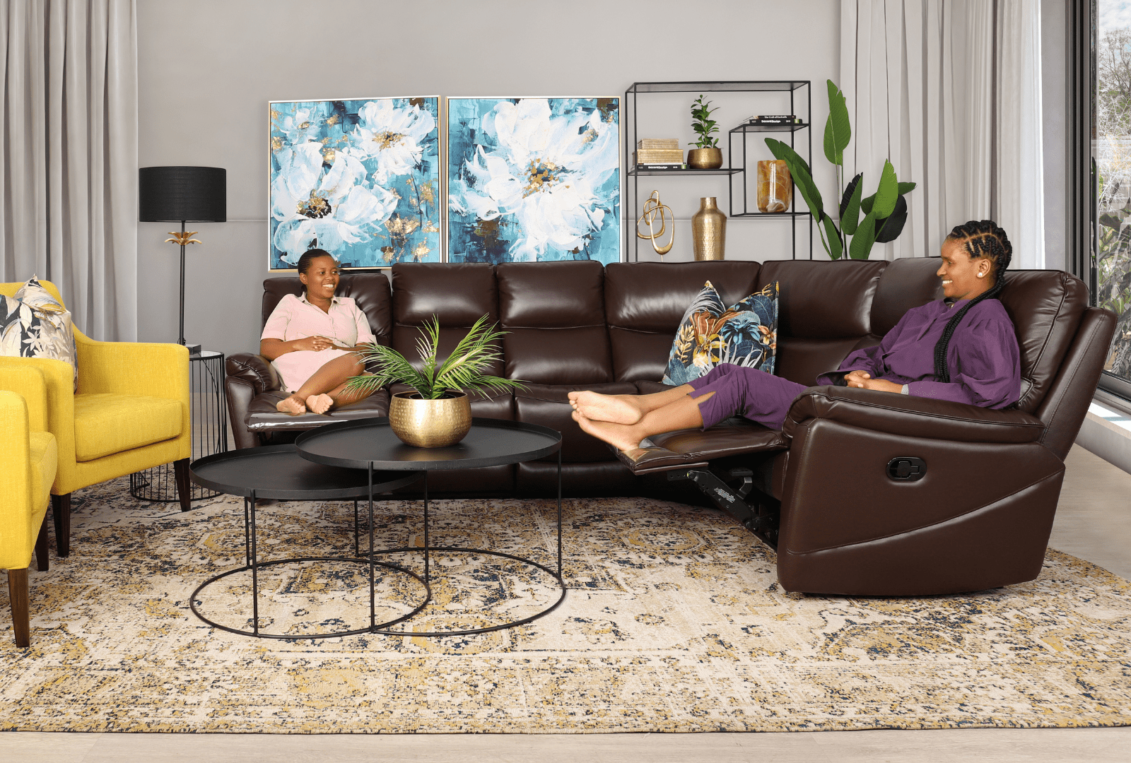 Maximize Your Living Space with Corner Sofas: The Luxurious Hilton Corner Sofa - A Stylish and Versatile Addition to Your Home