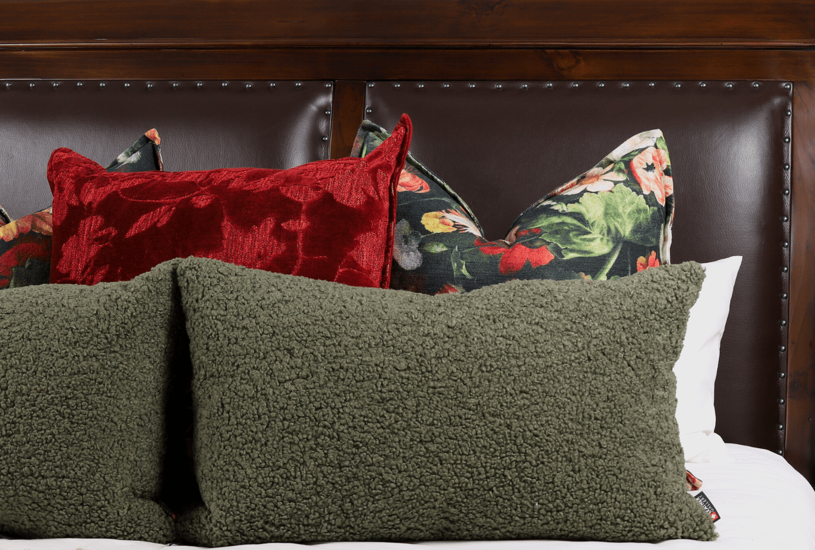 Unveiling the Art of Scatter Cushion Styling: Common Pitfalls and Quick Fixes