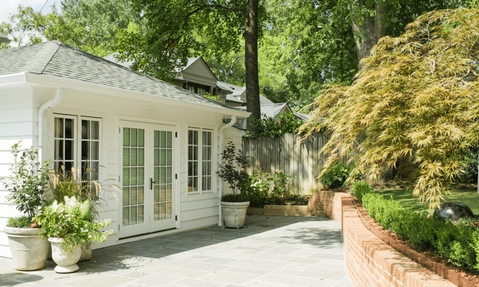 TOP 5 WAYS TO BRING SPRING STYLING TO YOUR OUTDOOR SPACE