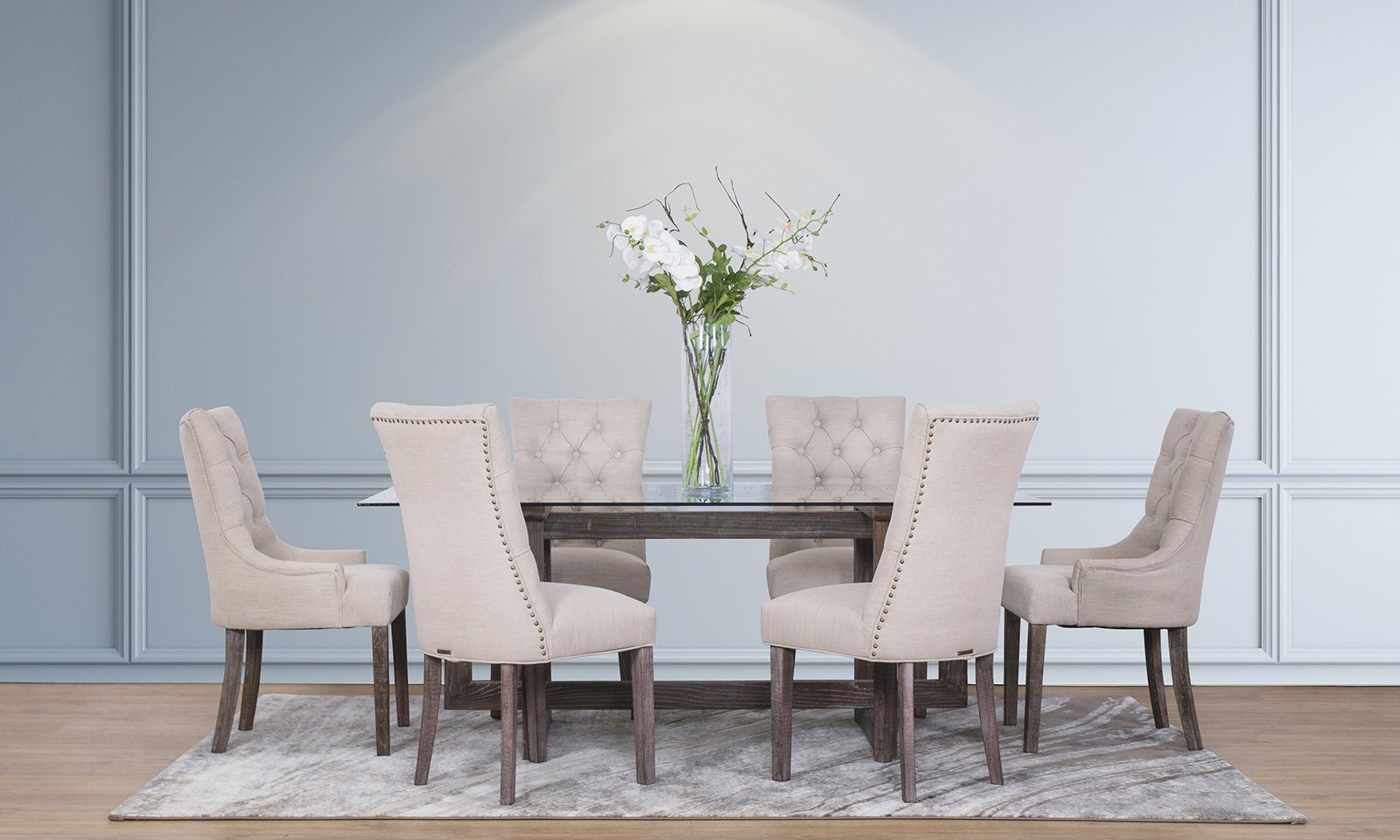 WHY YOU MIGHT WANT TO CONSIDER A GLASS TOP DINING TABLE FOR YOUR HOME.