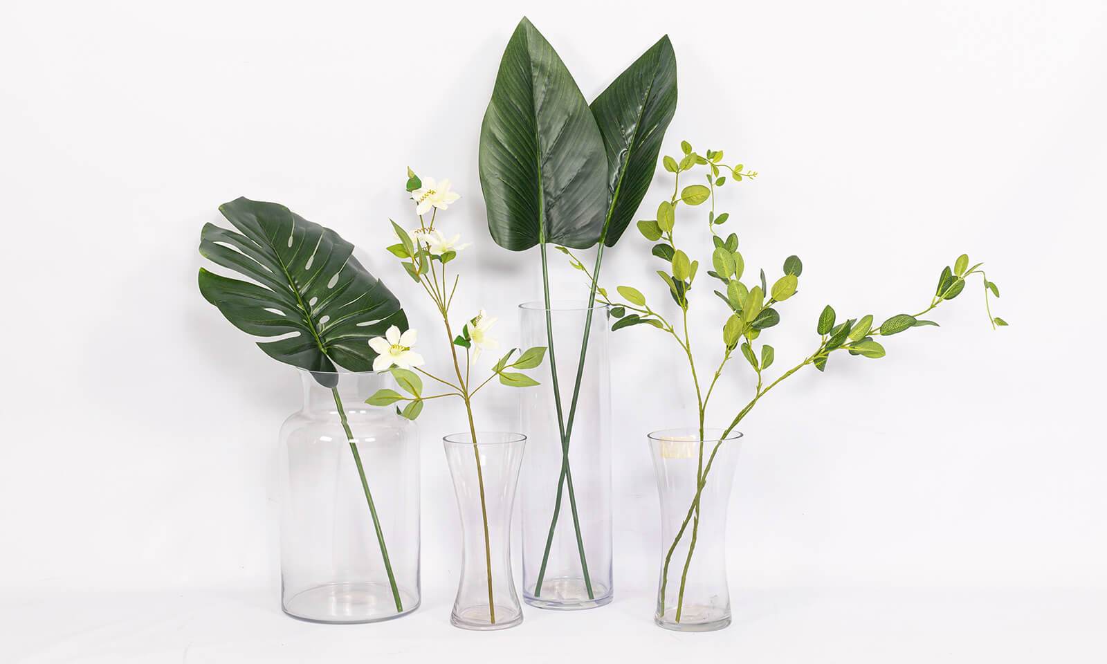 HOW TO DECORATE WITH CLEAR GLASS VASES