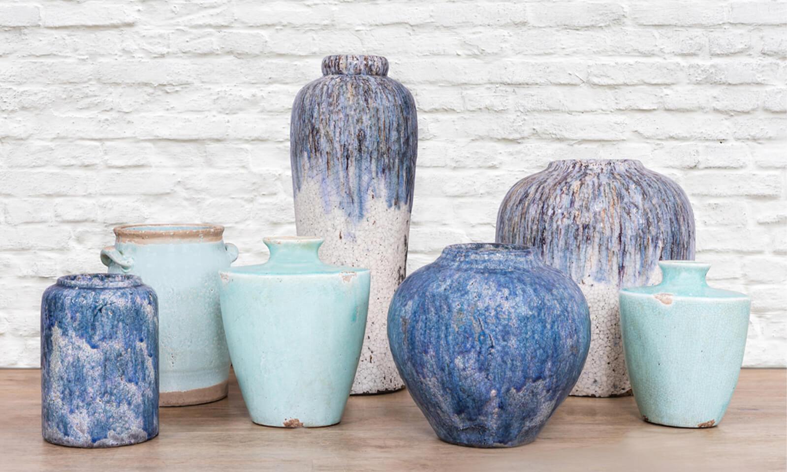 HOW TO DECORATE WITH COLOURED GLASS VASES