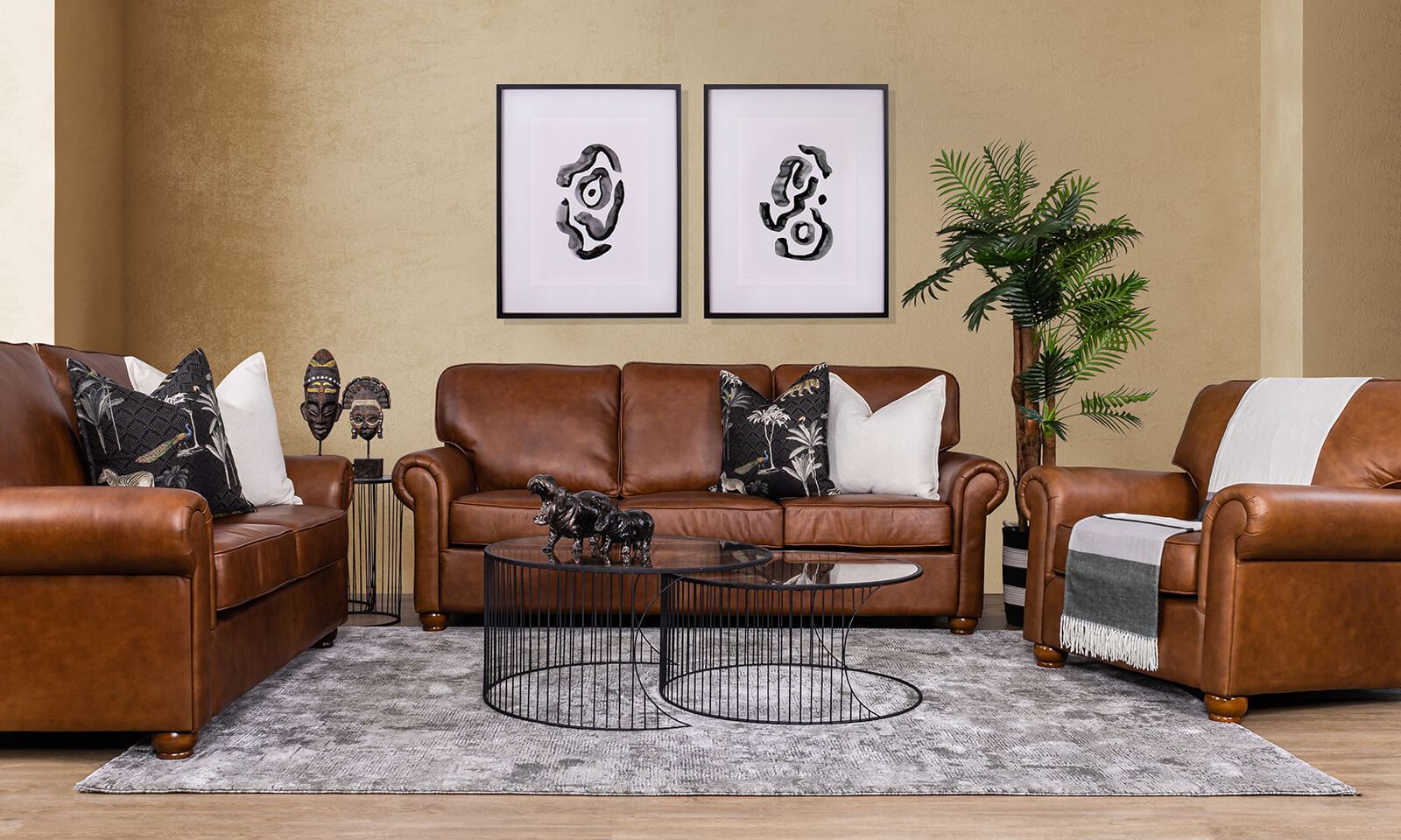 5 LEATHER COUCHES THAT ARE PERFECT FOR ANY LIVING ROOM