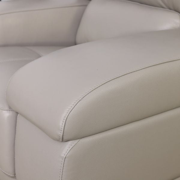 Gently Sloped Armrests for Relaxed Comfort
