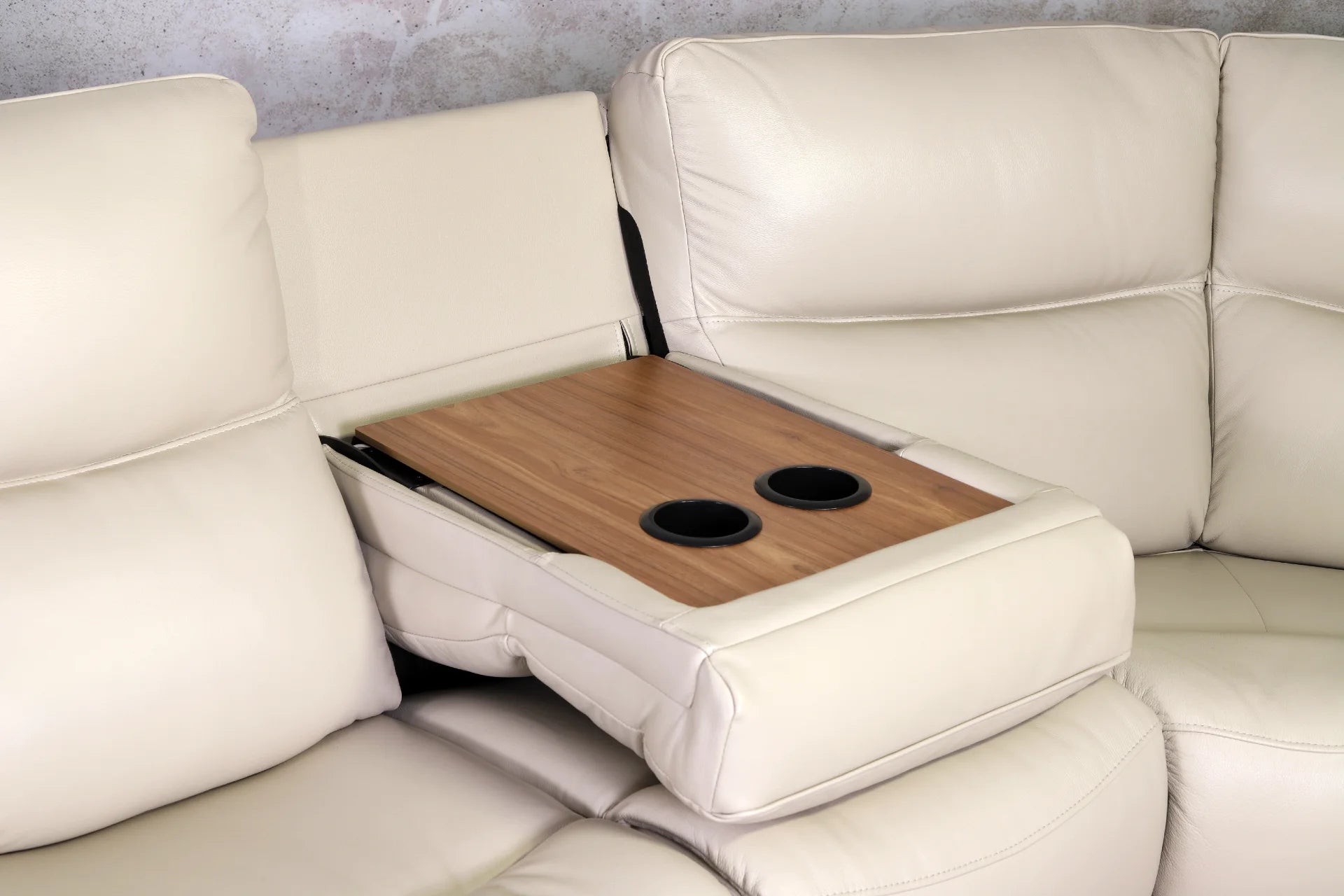 CONSOLE & CUP HOLDERS
