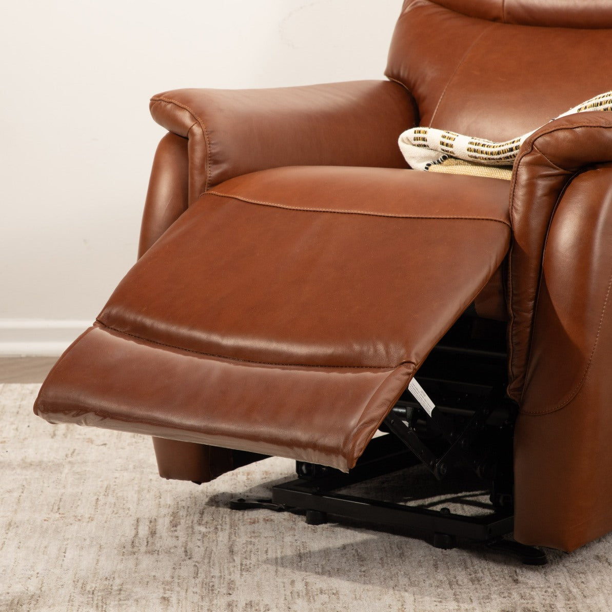 Seattle Leather Recliner | Leather Gallery Single Recliner| Imperial Royal Walnut
