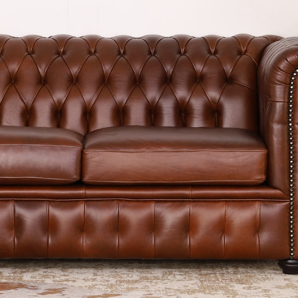 STYLISH TUFTED DETAILING