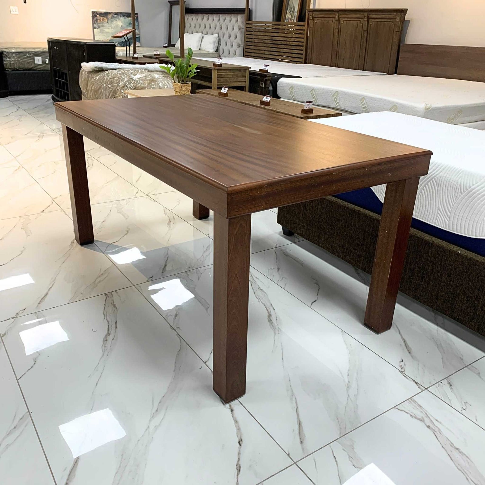 Urban Dining Table - Warehouse Clearance